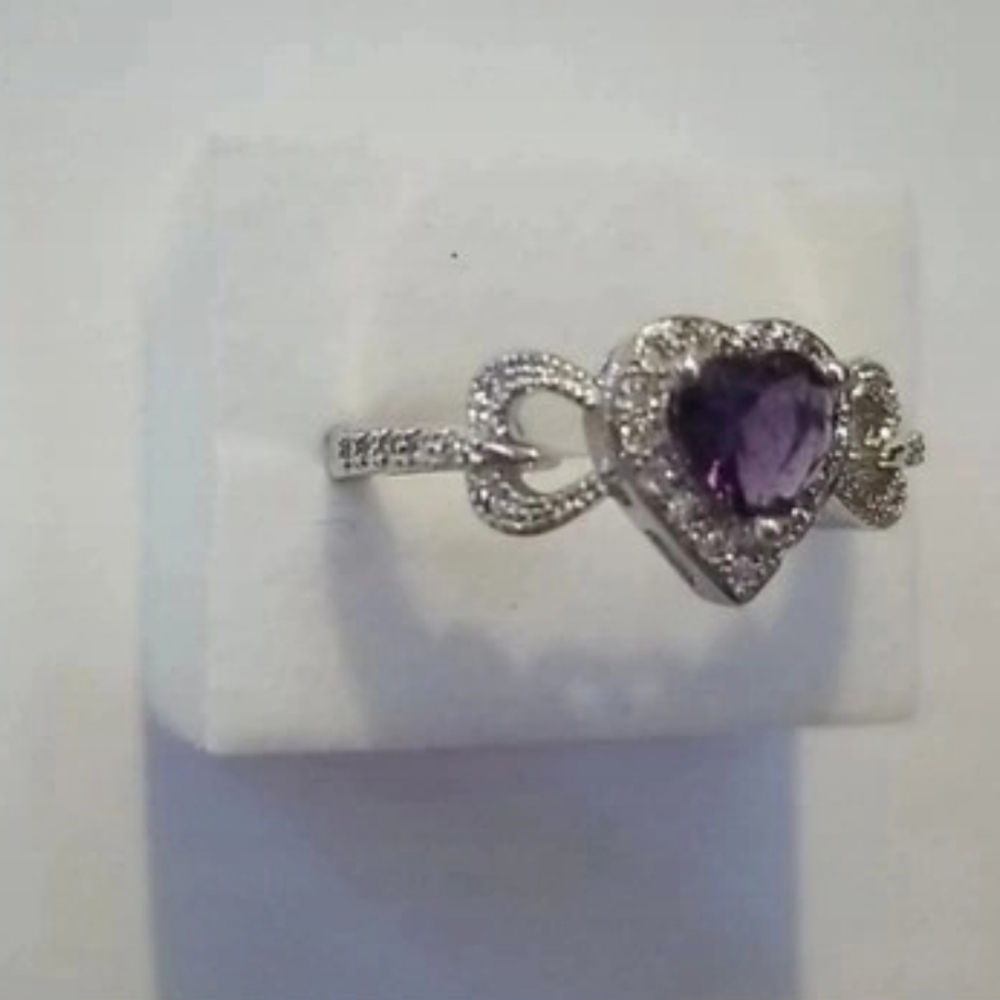 Beautiful ring - Picture 2 of 5